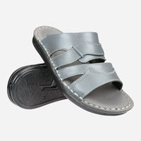 Flexible-and-practical-medical-slippers-grey-color-Image-of-the-sole